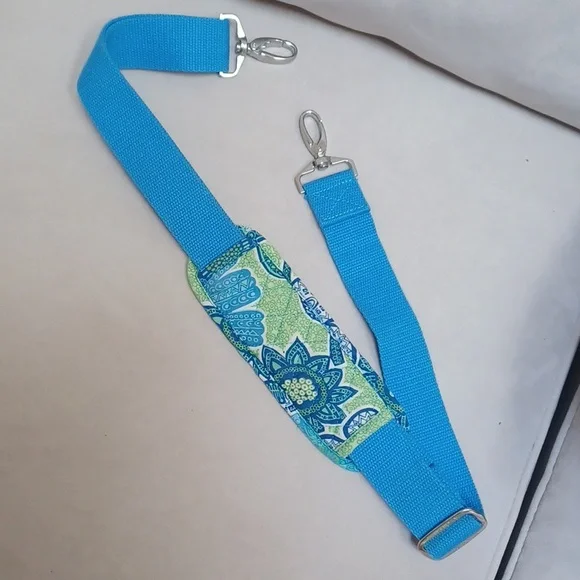 Vera Bradley Grand Traveler Tote / Duffel In Doodle Daisy Pattern - Picture 16 of 17